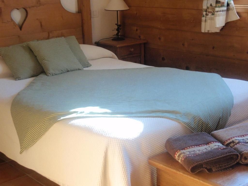 Lou Stalet Au Pays Du Mont Blanc "Charmance" Bed & Breakfast Cordon Room photo